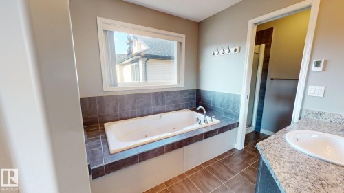 537 Fairway Court, Stony Plain, AB - Indoor Photo Showing Bathroom
