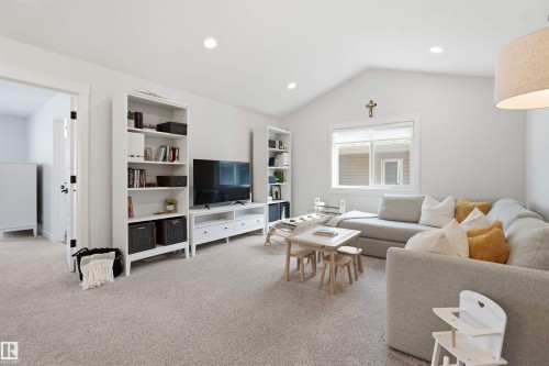 4618 170A Avenue Nw, Edmonton, AB - Indoor Photo Showing Living Room