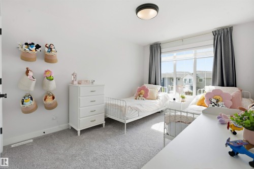 4618 170A Avenue Nw, Edmonton, AB - Indoor Photo Showing Bedroom
