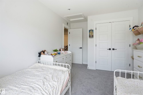 4618 170A Avenue Nw, Edmonton, AB - Indoor Photo Showing Bedroom