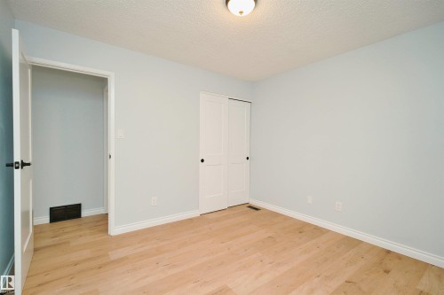 1679 Lakewood Road Nw, Edmonton, AB - Indoor Photo Showing Other Room