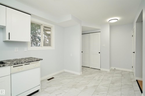 1679 Lakewood Road Nw, Edmonton, AB - Indoor