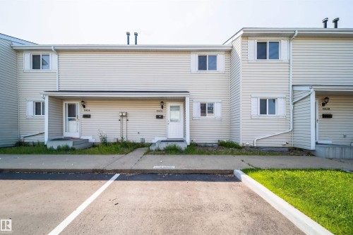Multi-unit residential building featuring light-colored siding, multiple windows, and individual entrances - 11432 139 Avenue Nw, Edmonton, AB - Outdoor