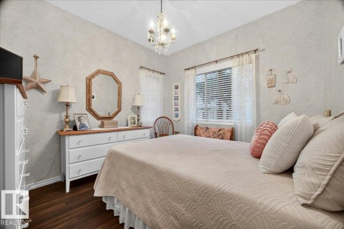 #52 1780 Glastonbury Bv Nw, Edmonton, AB - Indoor Photo Showing Bedroom
