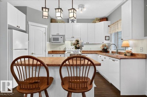 #52 1780 Glastonbury Bv Nw, Edmonton, AB - Indoor Photo Showing Kitchen