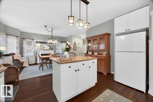 #52 1780 Glastonbury Bv Nw, Edmonton, AB - Indoor Photo Showing Kitchen