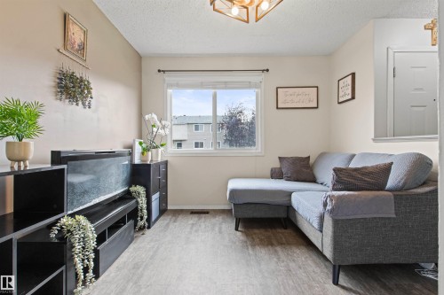 #64 3221 119 St Nw, Edmonton, AB - Indoor Photo Showing Living Room