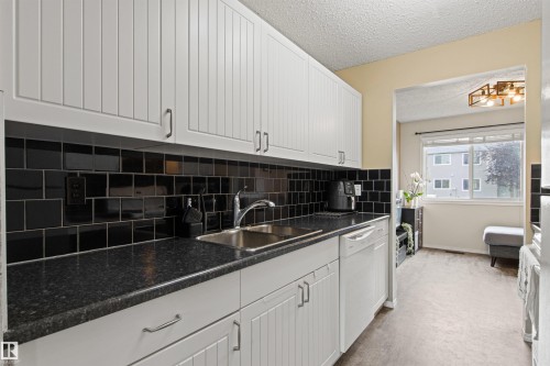 #64 3221 119 St Nw, Edmonton, AB - Indoor Photo Showing Kitchen With Double Sink