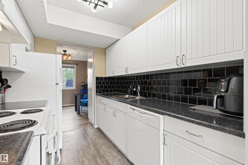 #64 3221 119 St Nw, Edmonton, AB - Indoor Photo Showing Kitchen With Double Sink