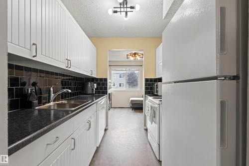 #64 3221 119 St Nw, Edmonton, AB - Indoor Photo Showing Kitchen With Double Sink