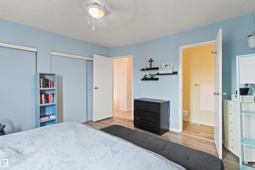 #64 3221 119 St Nw, Edmonton, AB - Indoor Photo Showing Bedroom