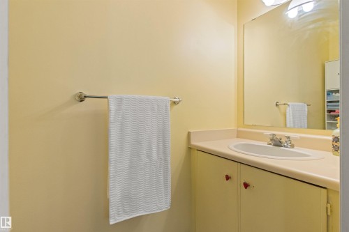 #64 3221 119 St Nw, Edmonton, AB - Indoor Photo Showing Bathroom