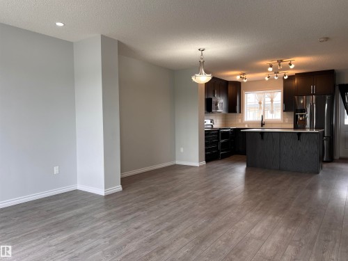 #31 20 Augustine Cr, Sherwood Park, AB - Indoor Photo Showing Kitchen