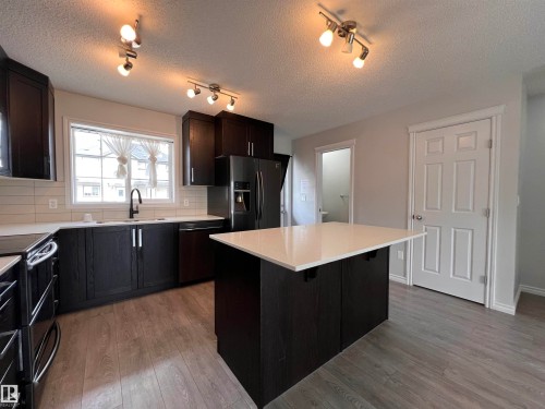 #31 20 Augustine Cr, Sherwood Park, AB - Indoor Photo Showing Kitchen