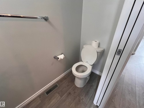 #31 20 Augustine Cr, Sherwood Park, AB - Indoor Photo Showing Bathroom