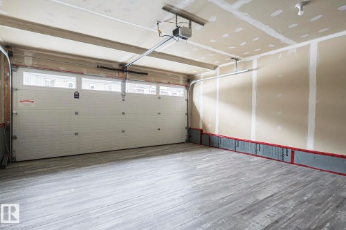 #31 20 Augustine Cr, Sherwood Park, AB - Indoor Photo Showing Garage