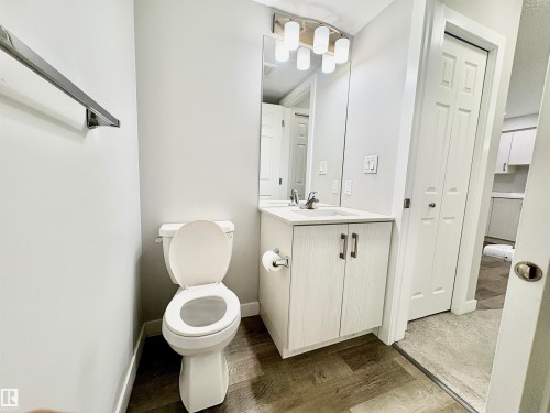 #111 11511 27 Av Nw, Edmonton, AB - Indoor Photo Showing Bathroom