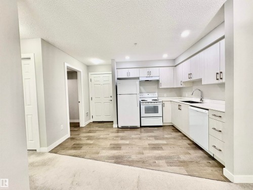 #111 11511 27 Av Nw, Edmonton, AB - Indoor Photo Showing Kitchen