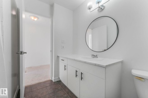 5833 Riverbend Road Nw, Edmonton, AB - Indoor Photo Showing Bathroom