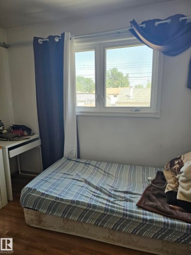 Double-pane window with white trim, wood-finish flooring, white walls, and a recessed ceiling - 13103 63 Street Nw, Edmonton, AB - Indoor Photo Showing Bedroom