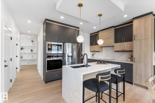 12 Cobblestone Gate, Spruce Grove, AB - Indoor Photo Showing Kitchen With Upgraded Kitchen