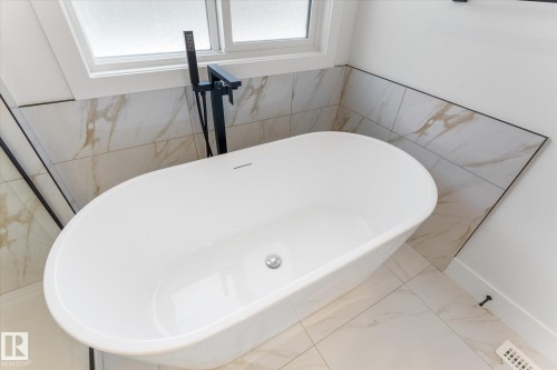 12 Cobblestone Gate, Spruce Grove, AB - Indoor Photo Showing Bathroom