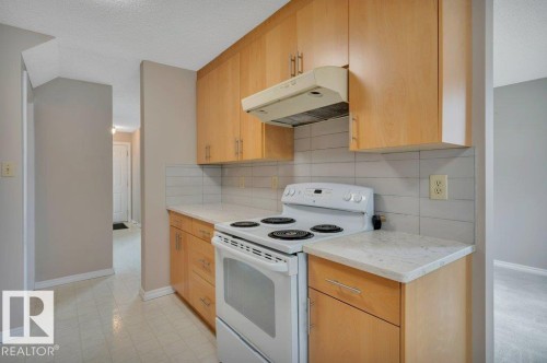 #22 1651 46 St Nw, Edmonton, AB - Indoor Photo Showing Kitchen