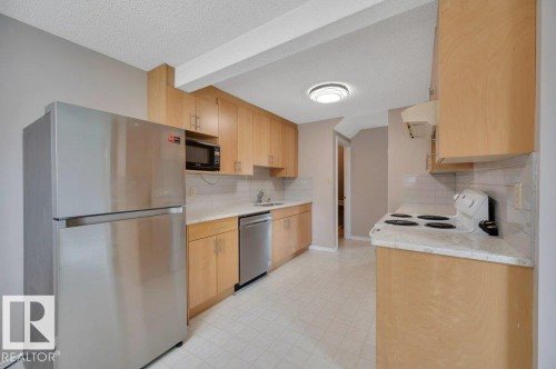 #22 1651 46 St Nw, Edmonton, AB - Indoor Photo Showing Kitchen