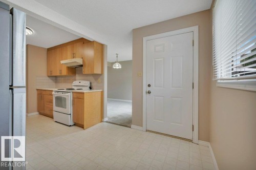 #22 1651 46 St Nw, Edmonton, AB - Indoor Photo Showing Kitchen