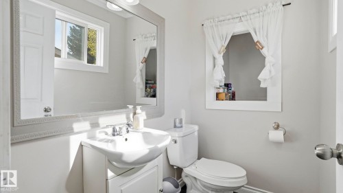 7 Beechmont Avenue, Spruce Grove, AB - Indoor Photo Showing Bathroom