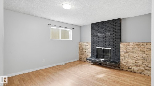 7 Beechmont Avenue, Spruce Grove, AB - Indoor Photo Showing Living Room With Fireplace
