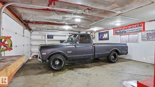7 Beechmont Avenue, Spruce Grove, AB - Indoor Photo Showing Garage