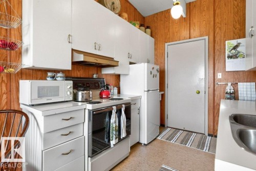 #506 54411 Rge Road 40, Rural Lac Ste. Anne County, AB - Indoor Photo Showing Kitchen With Double Sink