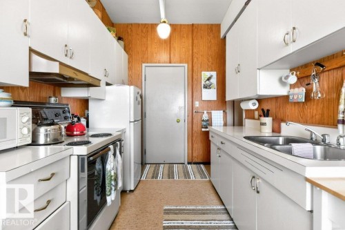 #506 54411 Rge Road 40, Rural Lac Ste. Anne County, AB - Indoor Photo Showing Kitchen With Double Sink