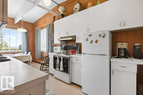 #506 54411 Rge Road 40, Rural Lac Ste. Anne County, AB - Indoor Photo Showing Kitchen