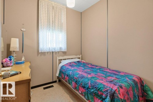 #506 54411 Rge Road 40, Rural Lac Ste. Anne County, AB - Indoor Photo Showing Bedroom