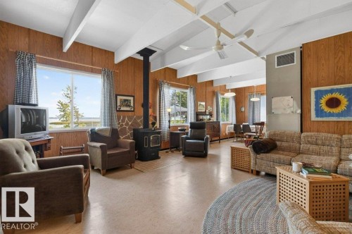 #506 54411 Rge Road 40, Rural Lac Ste. Anne County, AB - Indoor Photo Showing Living Room