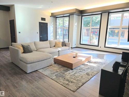 #106 10531 117 St Nw, Edmonton, AB - Indoor Photo Showing Living Room