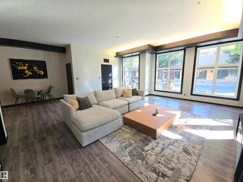 #106 10531 117 St Nw, Edmonton, AB - Indoor Photo Showing Living Room