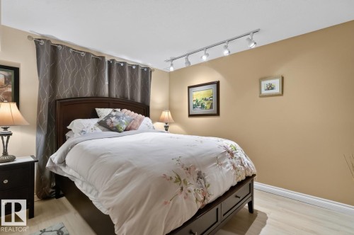 Bedroom 4; Neutral-toned walls featuring white baseboards - 4631 113A Street Nw, Edmonton, AB - Indoor Photo Showing Bedroom