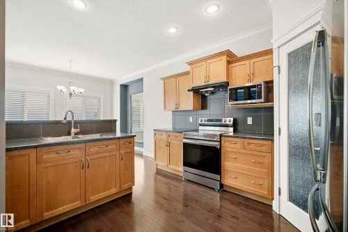 8385 Shaske Crescent Nw, Edmonton, AB - Indoor Photo Showing Kitchen
