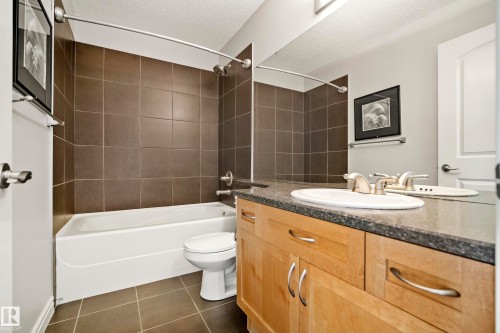 8385 Shaske Crescent Nw, Edmonton, AB - Indoor Photo Showing Bathroom