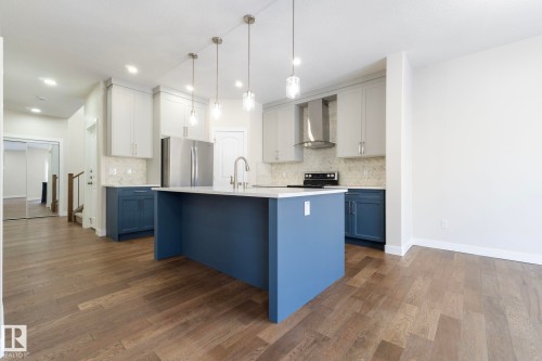 5736 176 Avenue Nw, Edmonton, AB - Indoor Photo Showing Kitchen With Upgraded Kitchen