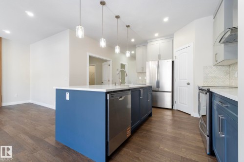 5736 176 Avenue Nw, Edmonton, AB - Indoor Photo Showing Kitchen With Upgraded Kitchen