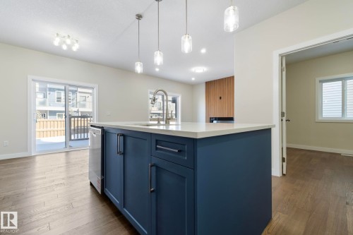 5736 176 Avenue Nw, Edmonton, AB - Indoor Photo Showing Kitchen