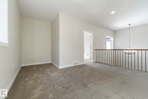 5736 176 Avenue Nw, Edmonton, AB - Indoor Photo Showing Other Room