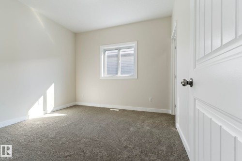 5736 176 Avenue Nw, Edmonton, AB - Indoor Photo Showing Other Room