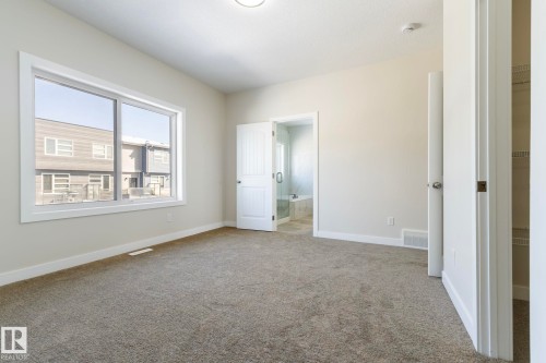 5736 176 Avenue Nw, Edmonton, AB - Indoor Photo Showing Other Room