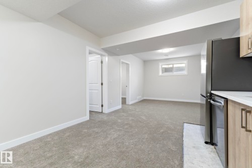 5736 176 Avenue Nw, Edmonton, AB - Indoor