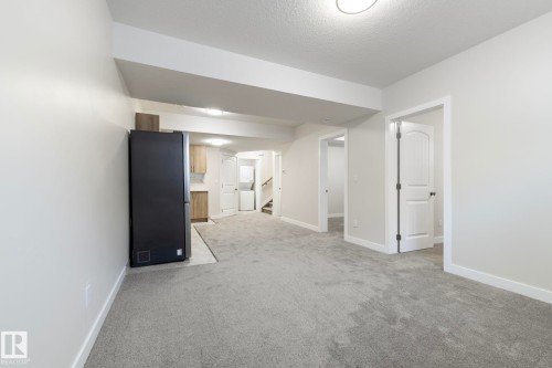 5736 176 Avenue Nw, Edmonton, AB - Indoor Photo Showing Other Room